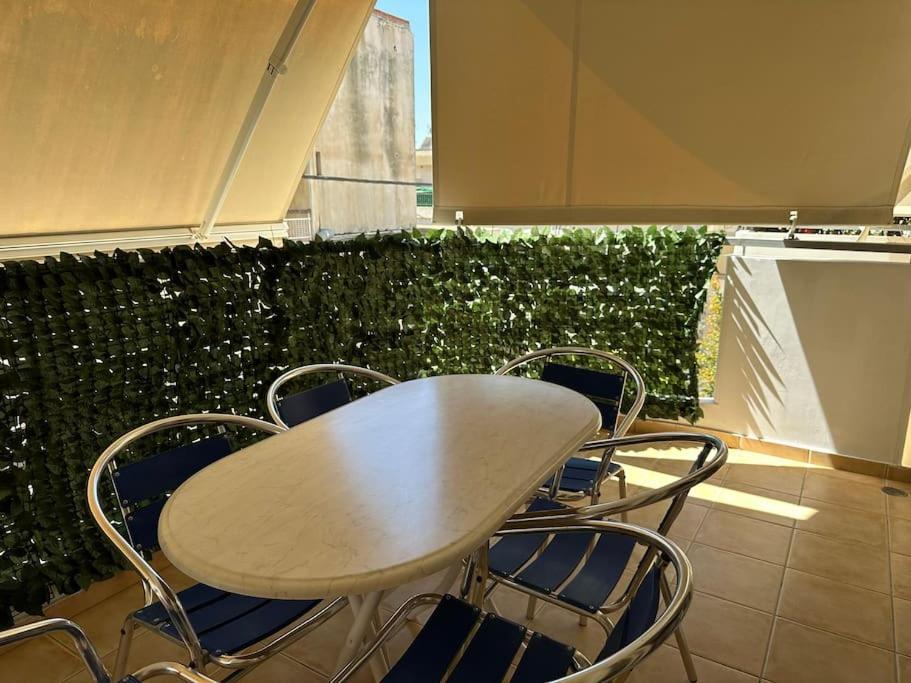 Riviera Beach, Seaside Spacious Apt. Ανάβυσσος Εξωτερικό φωτογραφία