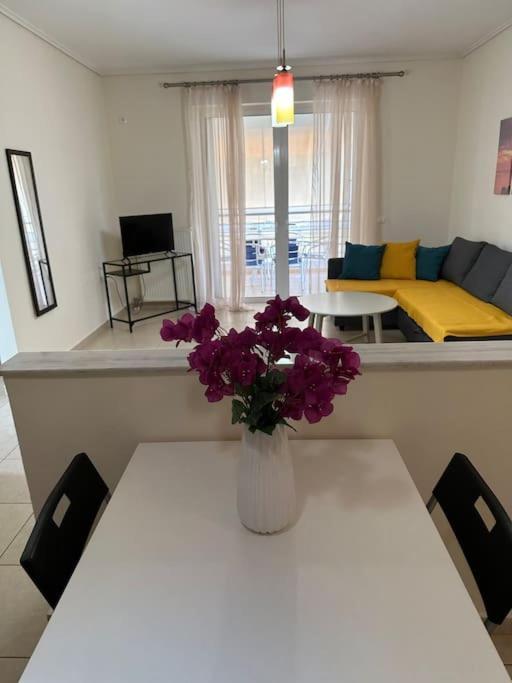 Riviera Beach, Seaside Spacious Apt. Ανάβυσσος Εξωτερικό φωτογραφία